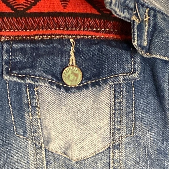 MUDD jean denim jacket tribal pattern back buckles distressed light wash Size L - Picture 5 of 7